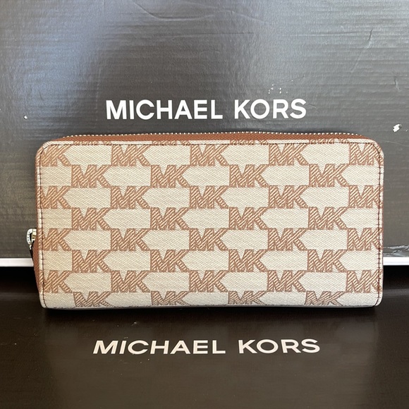 Michael Kors Men’s Women’s Cooper Tech Zip Around Continental Wallet
Light Cream - Picture 3 of 16